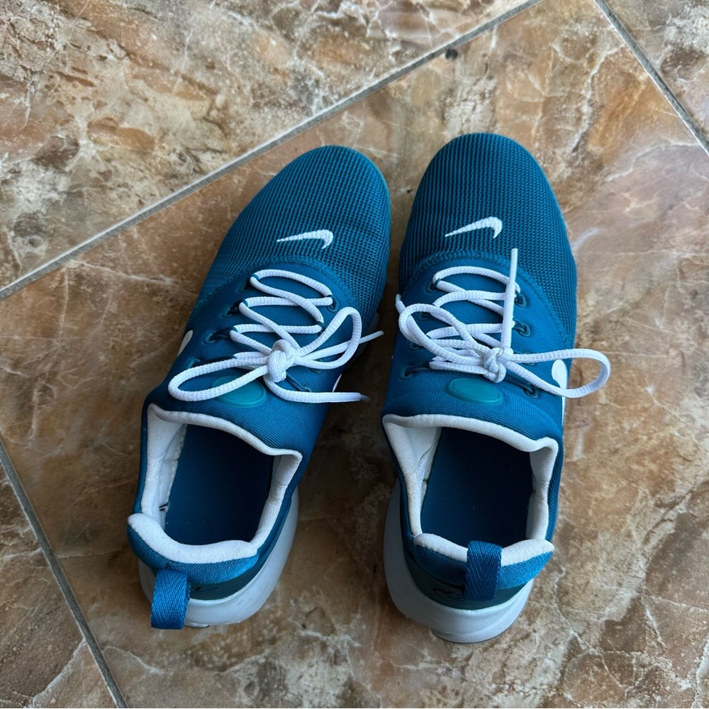 Nike Presto Fly Sneakers